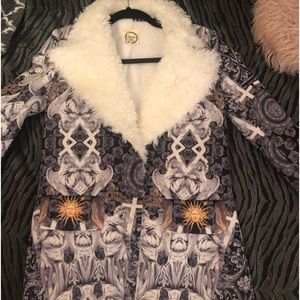 UNIQUE, LIGHTWEIGHT BUT VERY WARM COAT